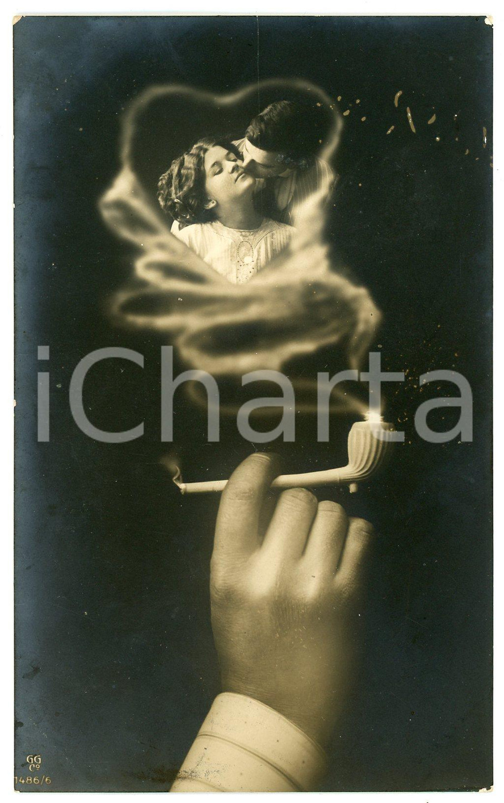 1911 LOVERS The memory of the beloved in the smoke of a pipe - Postcard FP VG  Cartolina postale d'epoca, viaggiata.CONDIZIONI: POOR (profonda piegature verticale al margine superiore)FORMATO: FP    originale e autentica 1