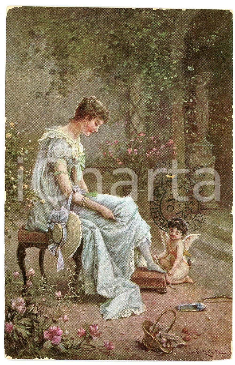 1915 Artist HANS ZATZKA - Cupid fastens a woman's shoes - Postcard  Cartolina postale d'epoca, viaggiata.Illustratore: Hans Zatzka.CONDIZIONI: F (angoli smussati e piccole piegature ai lati).FORMATO: FP    originale e autentica 1