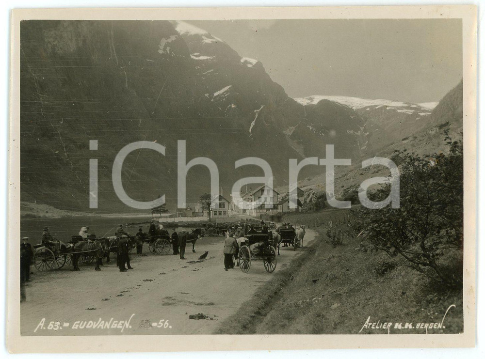 1910 ca AURLAND - GUDVANGEN (NORWAY) Horses with gigs - Photo 11x9 cm Fotografia d'epoca. FOTOGRAFO: Atelier K.K. - Bergen VERY POOR/gravemente danneggiato Graffi al recto, abrasioni al verso Formato: 11x9 originale e autentica 1