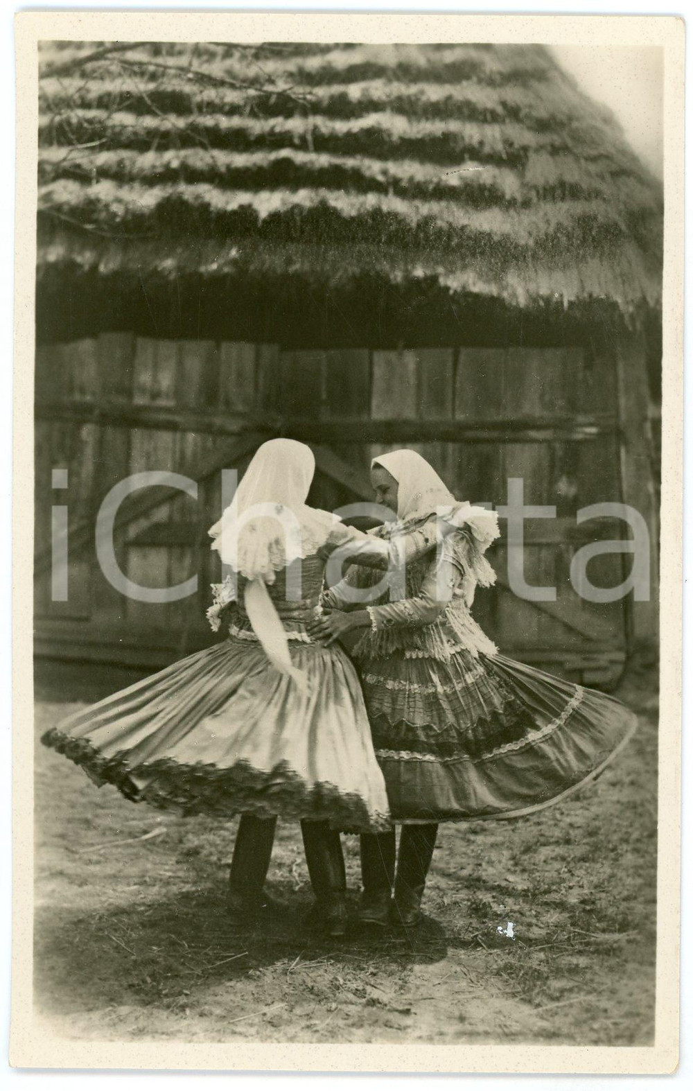1935 ca NORWAY - FOLKLORE Lappish girls dancing - Postcard FP NV  Cartolina d'epoca, non viaggiata. FAIR/discreto Lievi smussature agli angoli Formato: FP originale e autentica 1