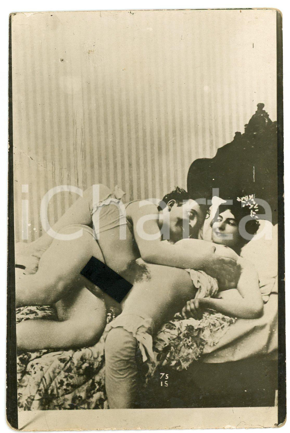 1910 ca VINTAGE EROTIC Nude couple having sex in a bed - RARE PORN Photo RPPC Fotografia originale d'epoca, in formato cartolina postale.CONDIZIONI: G (ma lievi rosure marginali)FORMATO: 14x9 cm    originale e autentica 1