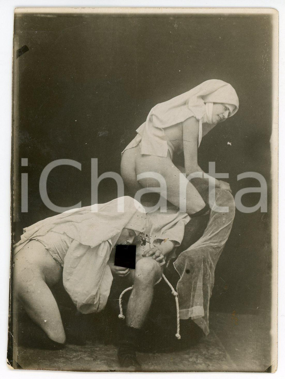 1920 ca VINTAGE EROTIC Threesome - Monk and nuns (4) RARE PORN Photo 9x12 Fotografia originale d'epoca.CONDIZIONI: G (minime piegature angolari)FORMATO: 9x12 cm    originale e autentica 1