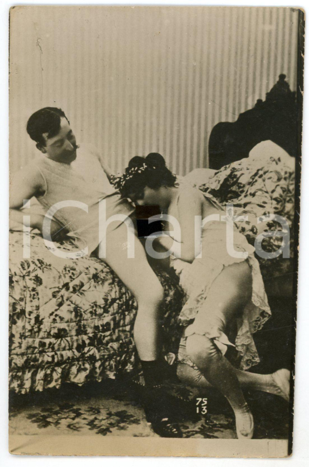 1910 ca VINTAGE EROTIC Oral sex - Couple - RARE PORN Photo RPPC Fotografia originale d'epoca, in formato cartolina postale.CONDIZIONI: G (lievi macchie al verso)FORMATO: 9x14 cm    originale e autentica 1
