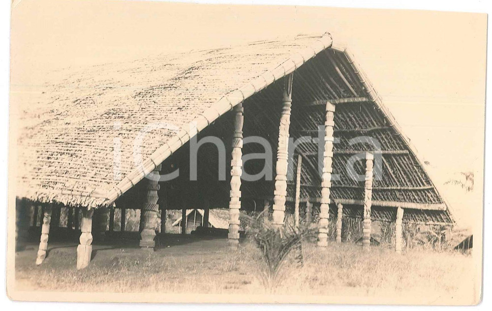 1930 C. ZAGOURSKI - CONGO BELGE Village africaine - Postcard 9x14 cm  Fotocartolina postale d'epoca, attibuita al fotografo Casimir Zagourski.CONDIZIONI: FAIR (piegature agli angoli)FORMATO: 9x14 cm    originale e autentica 1