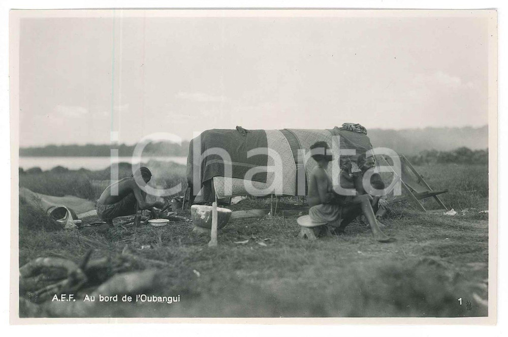 1930 C. ZAGOURSKI L'Afrique qui disparaît AEF Au bord de l'Oubangui - Postcard  Fotocartolina postale d'epoca, appartenente alla serie &laquo;L'Afrique qui dispara&icirc;t&raquo; del fotografo Casimir Zagourski (L&eacute;opoldville). Non viaggiata.CONDIZIONI: GFORMATO: 14x9 cm    originale e autentica 1