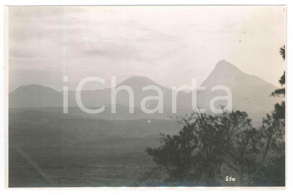 1930 C. ZAGOURSKI «Le Congo Illustré» KIVU - Volcan NYAMURAGIRA Postcard 4  Fotocartolina postale d'epoca, appartenente alla serie &laquo;Le Congo Illustr&eacute;&raquo; del fotografo Casimir Zagourski (L&eacute;opoldville).Non viaggiata.CONDIZIONI: GOODFORMATO: 14x9 cm    originale e autentica 1