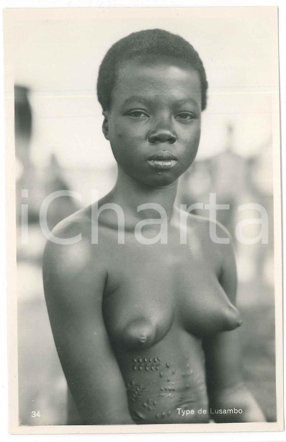 1930 C. ZAGOURSKI «L'Afrique qui disparaît» Lusambo - Une femme *Postcard 29  Fotocartolina postale d'epoca, appartenente alla serie &laquo;L'Afrique qui dispara&icirc;t&raquo; del fotografo Casimir Zagourski (L&eacute;opoldville).n.29, non viaggiata.CONDIZIONI: GOODFORMATO: 14x9 cm    originale e autentica 1