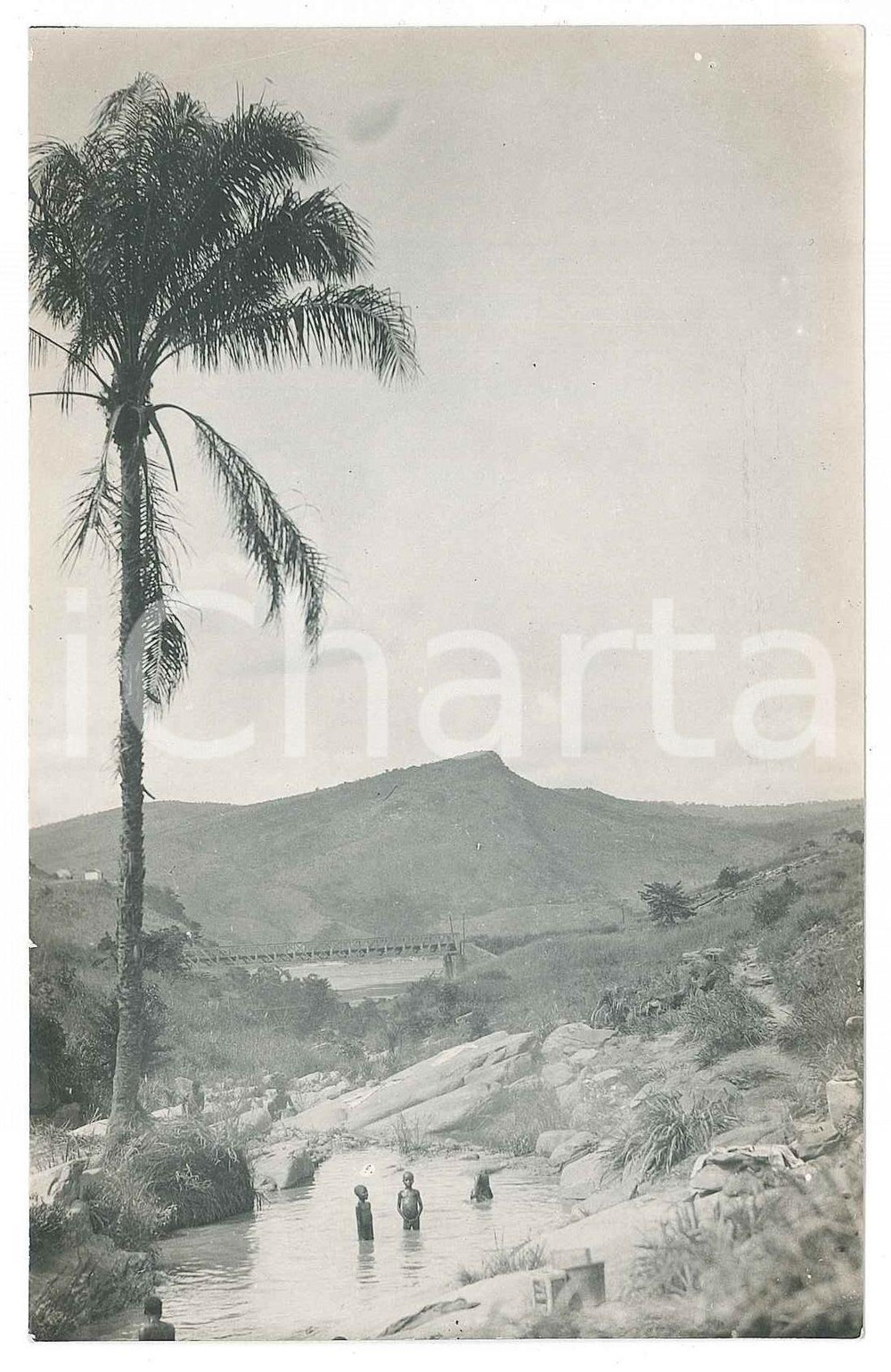1930 ca C. ZAGOURSKI (?) CONGO BELGE - Près de MATADI - Enfants dans la rivière  Fotocartolina postale d'epoca, attibuita al fotografo Casimir Zagourski.CONDIZIONI: G (difetti di stampa)FORMATO: 9x14 cm    originale e autentica 1