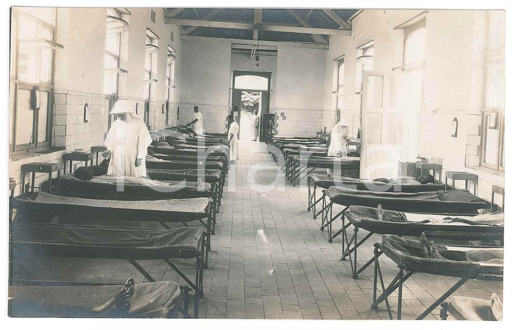 1930 ca C. ZAGOURSKI (?) CONGO BELGE - BOMA - Hôpital des noirs *Photo ANIMÉE  Fotocartolina postale d'epoca, attibuita al fotografo Casimir Zagourski.CONDIZIONI: F (difetti stampa)FORMATO: 14x9 cm    originale e autentica 1