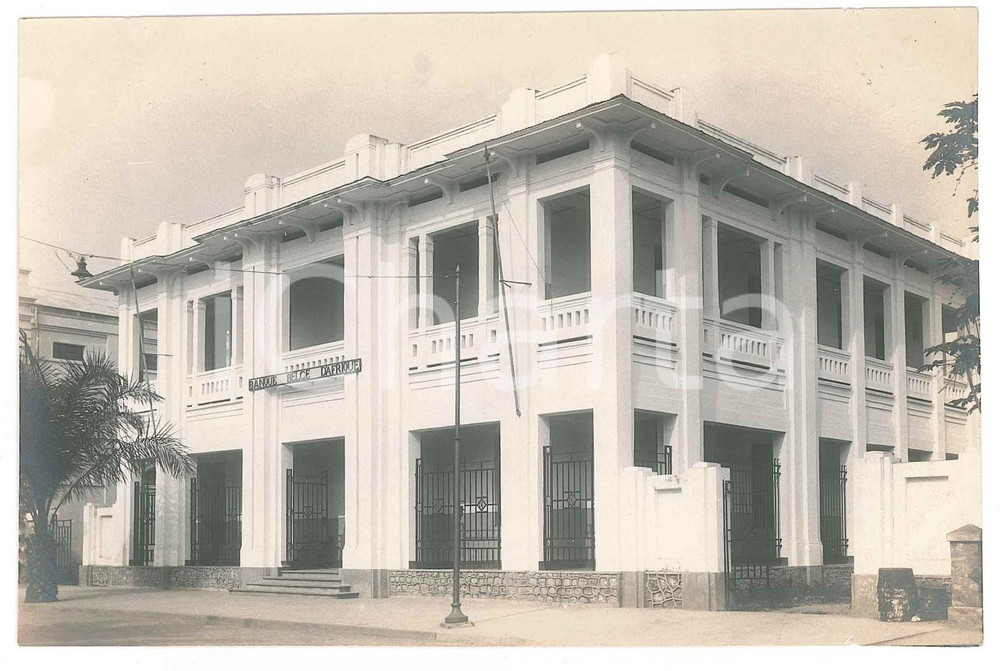 1930 ca C. ZAGOURSKI (?) CONGO - Architecture coloniale - Banque Belge d'Afrique  Fotografia seriale d'epoca, attibuita al fotografo Casimir Zagourski.CONDIZIONI: G (minime smussature marginali)FORMATO: 14x9 cm    originale e autentica 1