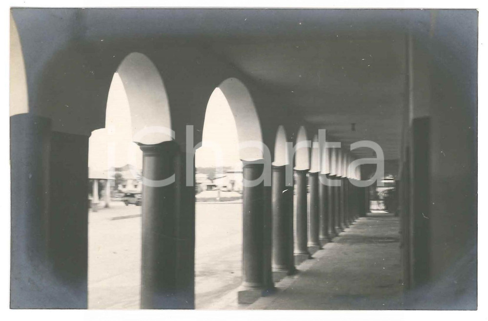 1930 ca C. ZAGOURSKI (?) CONGO BELGE - KINSHASA - Portiques *Photo  Fotocartolina postale d'epoca, attibuita al fotografo Casimir Zagourski.CONDIZIONI: G FORMATO: 14x9 cm    originale e autentica 1