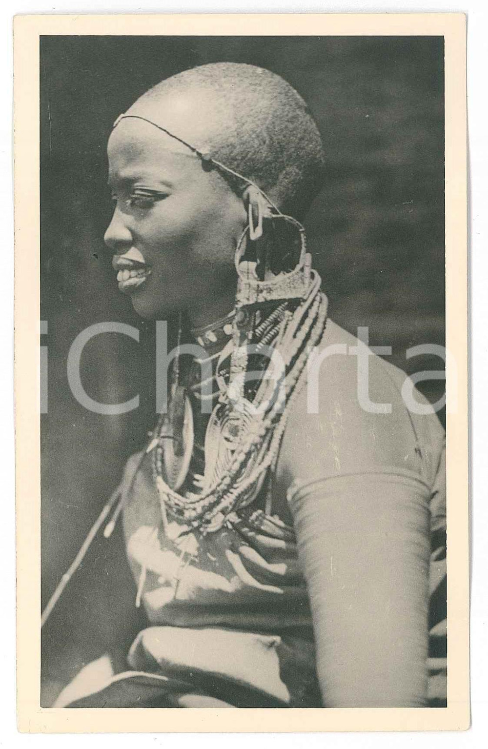 1930 ca C. ZAGOURSKI «L'Afrique qui disparaît»  KENYA - Femme MASAI *Postcard 157  Fotocartolina postale d'epoca, appartenente alla 2^serie &laquo;L'Afrique qui dispara&icirc;t&raquo; del fotografo Casimir Zagourski (L&eacute;opoldville).n&deg; 157, non viaggiata.Al verso timbro: "Henri Nicaise Photographe - Namur"CONDIZIONI: G FORMATO:  9x14 cm     originale e autentica 1