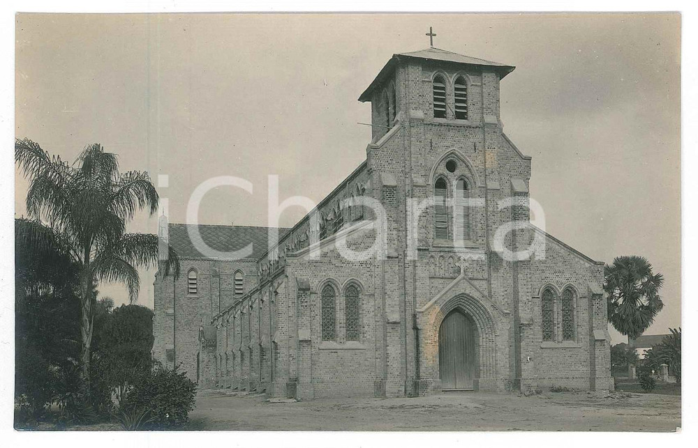 1930 ca C. ZAGOURSKI (?) LEOPOLDVILLE - CONGO BELGE Eglise Sainte Anne *Photo  Fotocartolina postale d'epoca, attibuita al fotografo Casimir Zagourski, scattata nell'odierna Kinshasa.CONDIZIONI: G  (difetti di stampa)FORMATO: 14x9 cm    originale e autentica 1