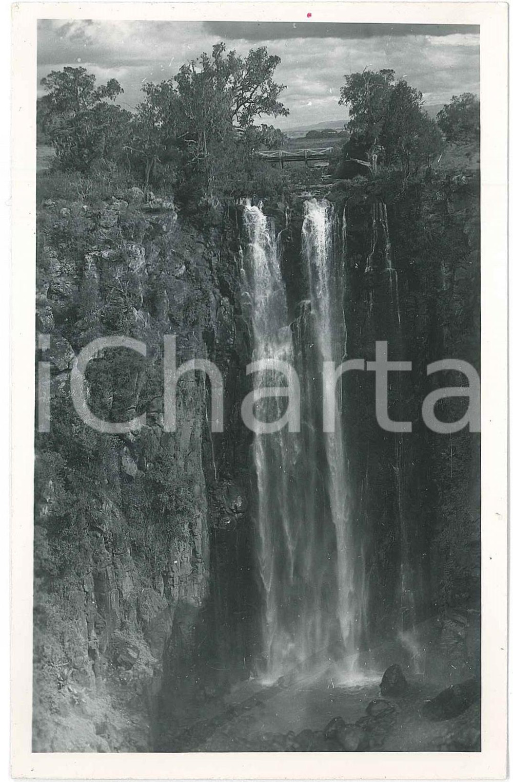 1930ca ZAGOURSKI «L'Afrique qui disparaît» KENIA Thomson Falls - Postcard 173  Fotocartolina postale d'epoca, appartenente alla 2^serie &laquo;L'Afrique qui dispara&icirc;t&raquo; del fotografo Casimir Zagourski (L&eacute;opoldville).N&deg;173, non viaggiata.CONDIZIONI: F (minime piegature angolari)FORMATO: 9x14 cm     originale e autentica 1