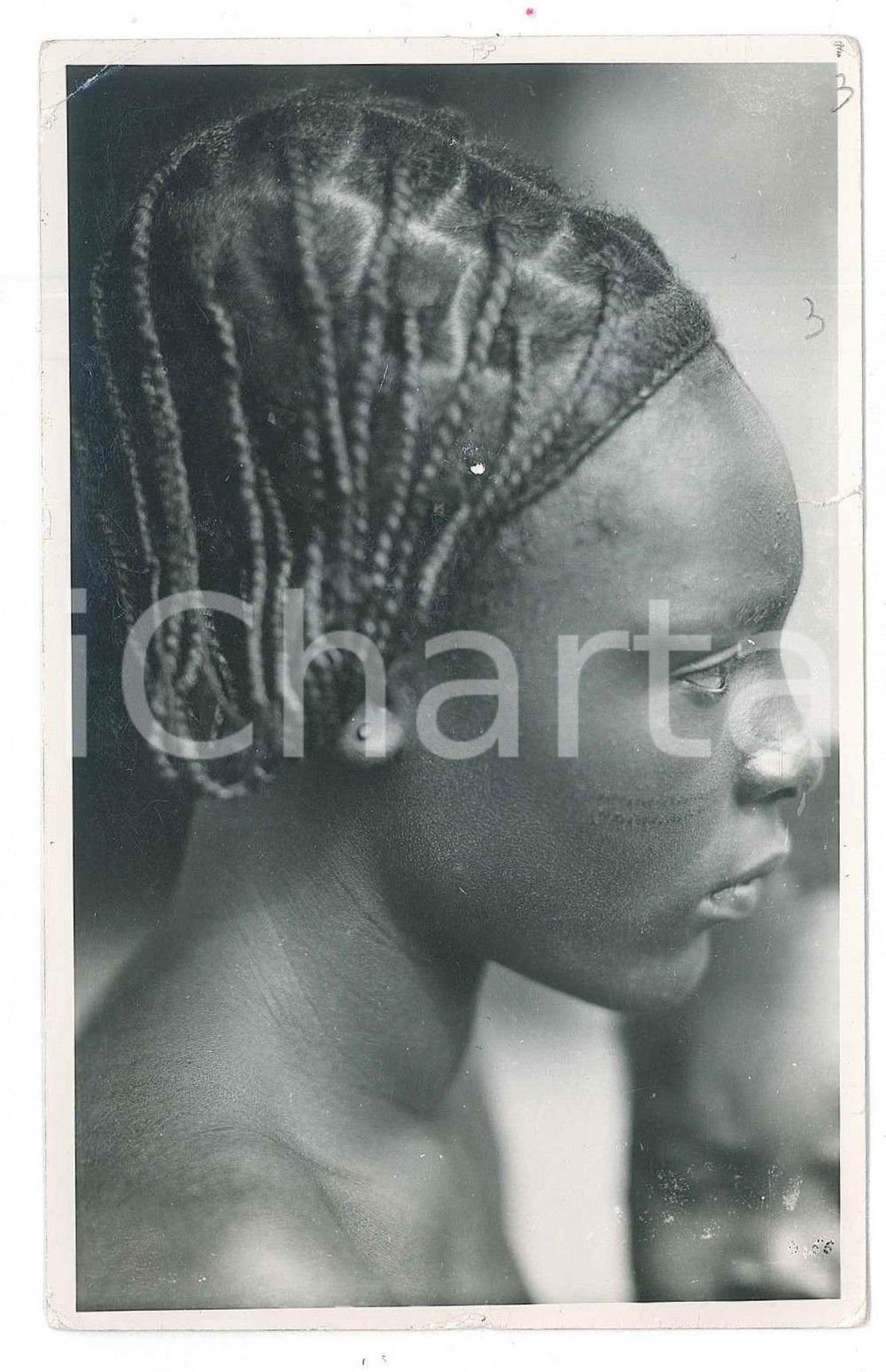 1951 C. ZAGOURSKI (?) AFRIQUE - CONGO BELGE Coiffure africaine - Postcard  Fotocartolina postale d'epoca, attibuita al fotografo Casimir Zagourski. Viaggiata.CONDIZIONI: POOR (strappo al margine destro, piegatura all'angolo superiore sinistro)FORMATO: 9x14 cm    originale e autentica 1