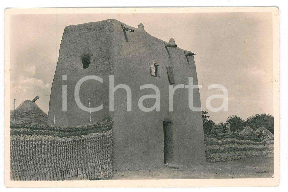 1930 ca ZAGOURSKI «L'Afrique qui disparaît»  A.E.F. Une maison arabe Postcard  Fotocartolina postale d'epoca, appartenente alla serie &laquo;L'Afrique qui dispara&icirc;t&raquo; del fotografo Casimir Zagourski (L&eacute;opoldville).N&deg; 149, non viaggiata.CONDIZIONI: F (lievi smussature angolari) FORMATO: 14x9 cm    originale e autentica 1