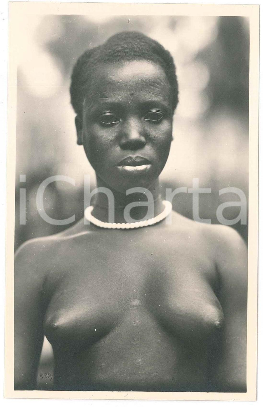 1930 ca C. ZAGOURSKI «L'Afrique qui disparaît» RUANDA Danseuse - Postcard 103  Fotocartolina postale d'epoca, appartenente alla serie &laquo;L'Afrique qui dispara&icirc;t&raquo; del fotografo Casimir Zagourski (L&eacute;opoldville).Non viaggiata.CONDIZIONI: GFORMATO: 9x14 cm    originale e autentica 1