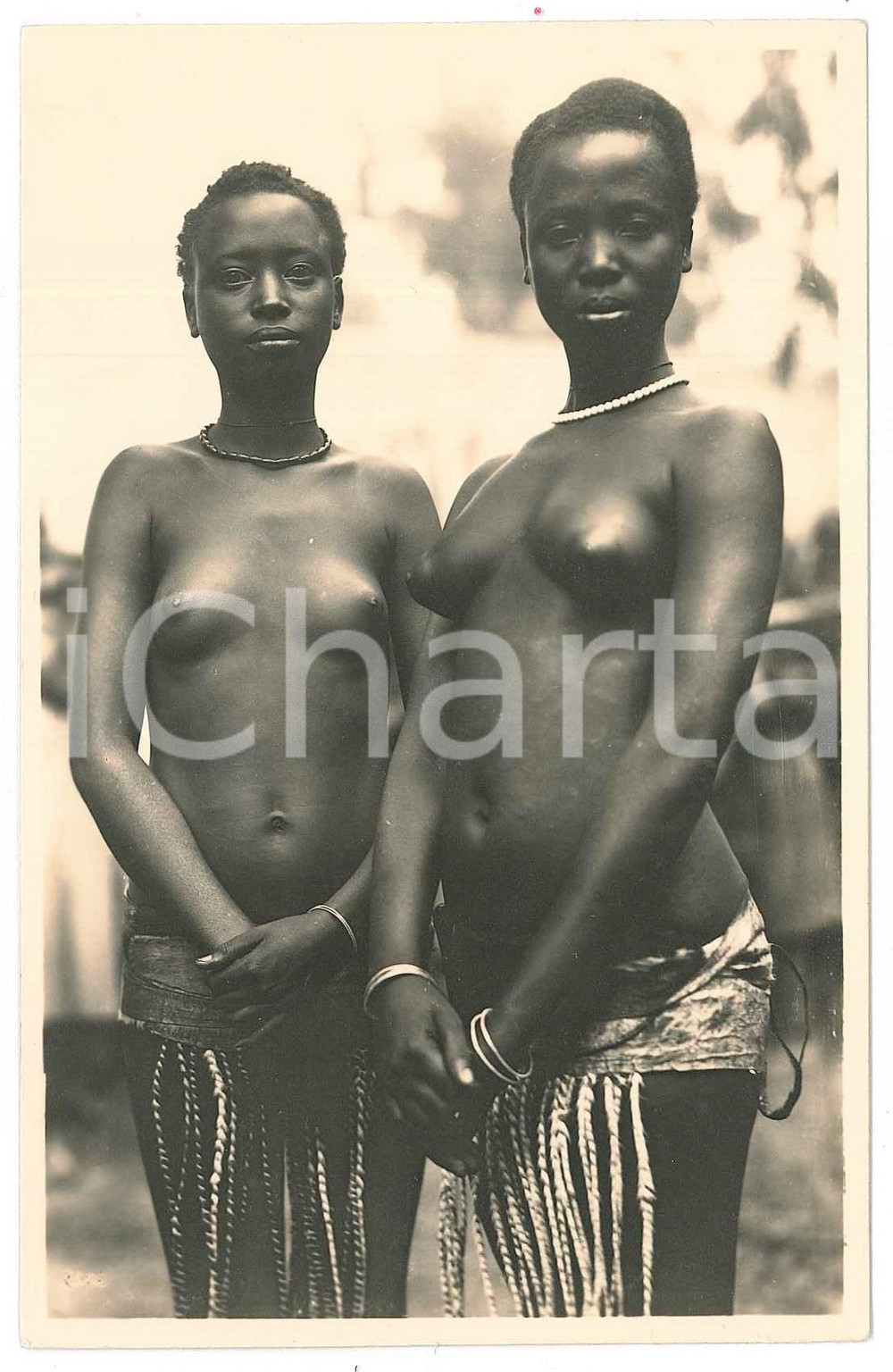 1930 ca ZAGOURSKI «L'Afrique qui disparaît» RUANDA - Danseuses - Postcard 101  Fotocartolina postale d'epoca, appartenente alla serie &laquo;L'Afrique qui dispara&icirc;t&raquo; del fotografo Casimir Zagourski (L&eacute;opoldville).Non viaggiata.CONDIZIONI: GFORMATO: 9x14 cm    originale e autentica 1
