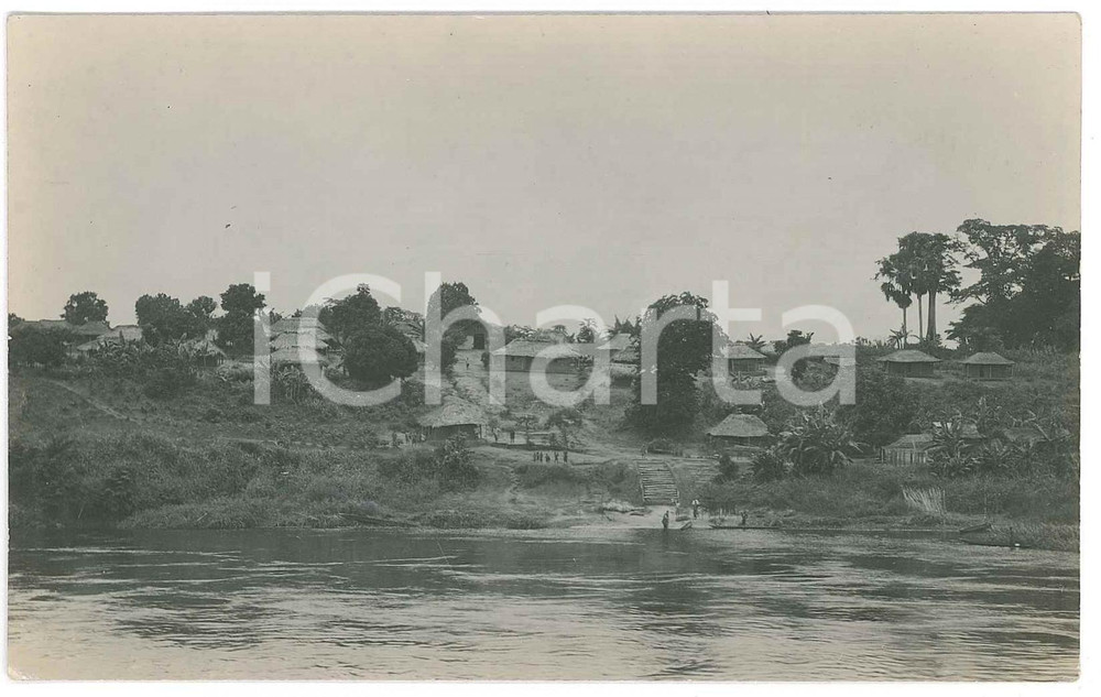 1930 ca C. ZAGOURSKI "Le Congo Illustré" - VIllage congolais - Postcard  Fotocartolina postale d'epoca, appartenente alla serie &laquo;Le Congo Illustr&eacute;&raquo; del fotografo Casimir Zagourski (L&eacute;opoldville).CONDIZIONI: G (minima sbrecciatura angolare)FORMATO: 14x9 cm    originale e autentica 1