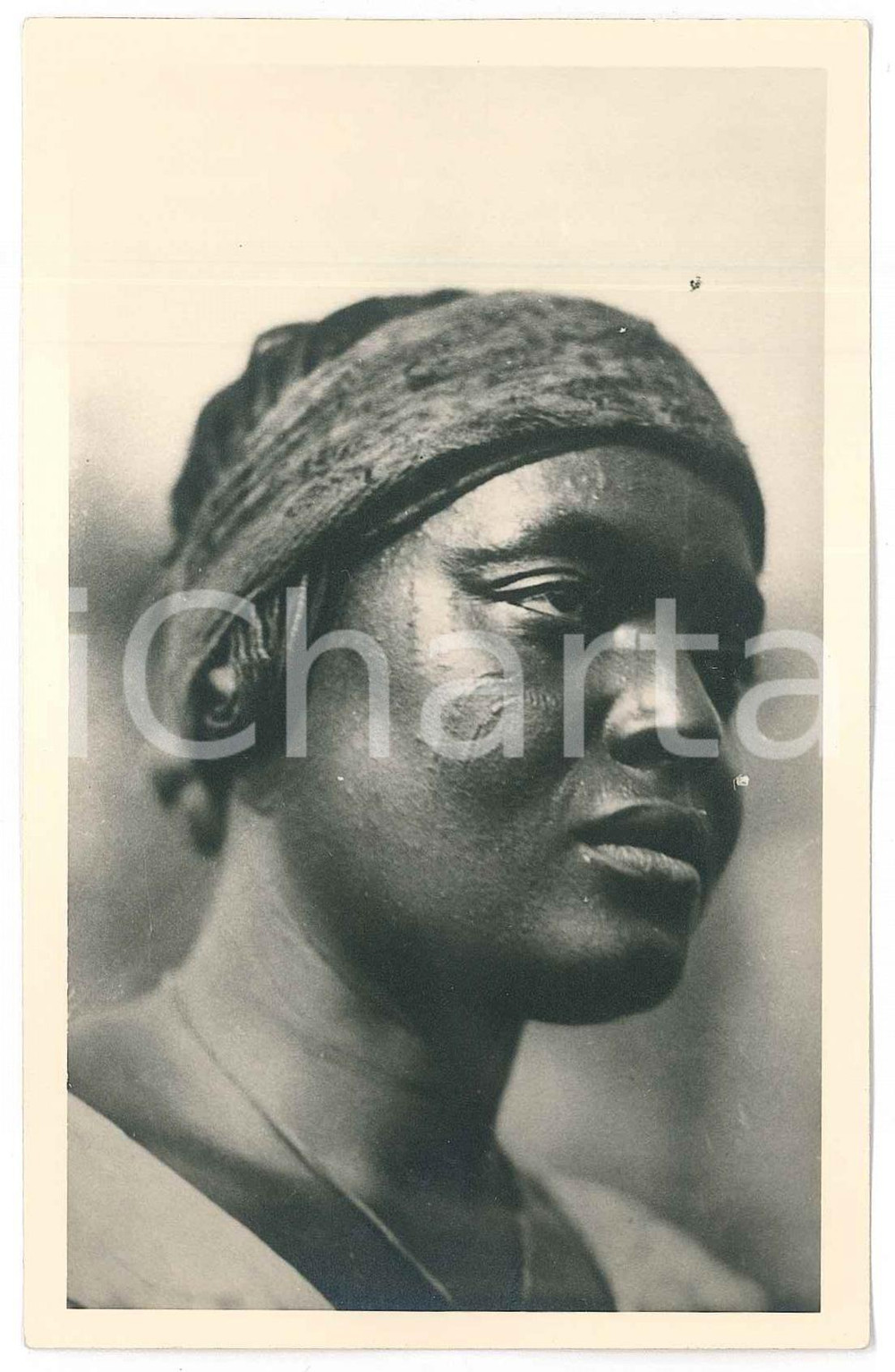 1930 C. ZAGOURSKI «L'Afrique qui disparaît» - Femme Lusambo *Postcard  Fotocartolina postale d'epoca, appartenente alla serie &laquo;L'Afrique qui dispara&icirc;t&raquo; del fotografo Casimir Zagourski (L&eacute;opoldville).Serie I n&deg; 28, non viaggiata.Timbro ulteriore del fotografo Henri Nicaise - Namur.CONDIZIONI: G FORMATO:  9x14 cm    originale e autentica 1