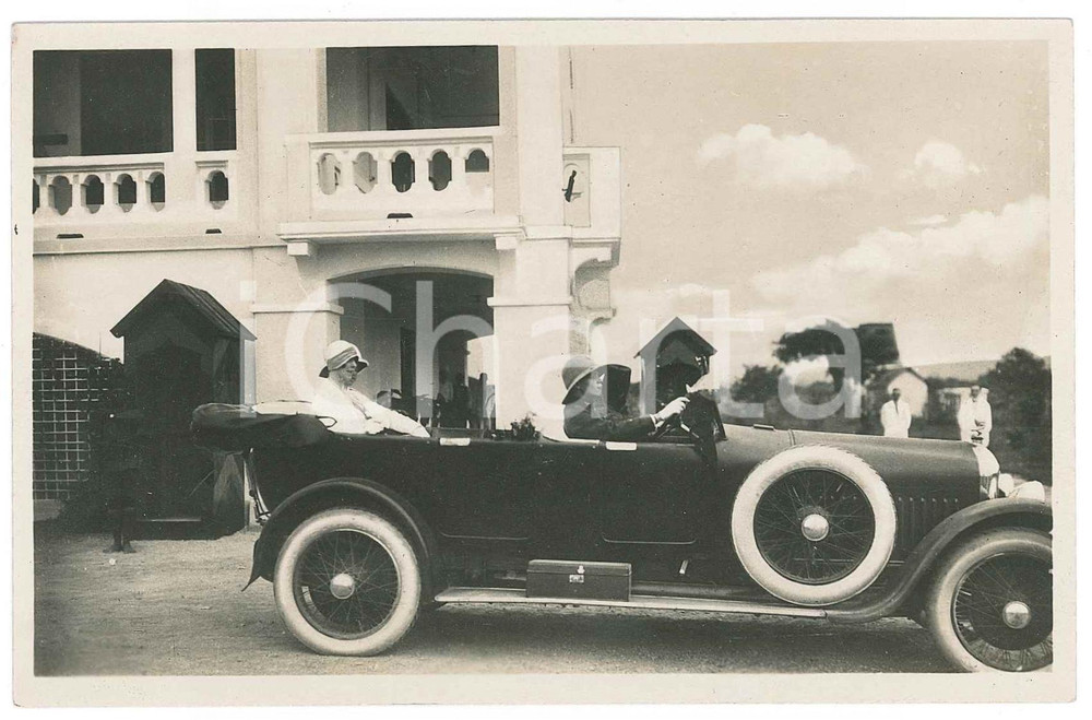 1928 C. ZAGOURSKI - CONGO BELGE Visite roi Albert Ier - Cortège royal *Postcard  Fotocartolina postale d'epoca, opera del fotografo Casimir Zagourski (Kinshasa, Congo Belge).E' ritratto il passaggio in auto di Alberto I del Belgio ed Elisabetta di Baviera.CONDIZIONI: GFORMATO: 14x9 cm    originale e autentica 1