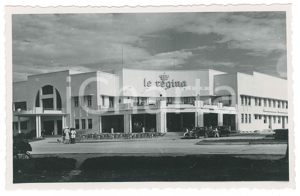 1940 ca C. ZAGOURSKI (?) CONGO BELGE - LEOPOLDVILLE Hotel LE REGINA *Photo 14x9  Fotocartolina postale d'epoca, attibuita al fotografo Casimir Zagourski, non viaggiata.CONDIZIONI: GFORMATO: 14x9 cm    originale e autentica 1