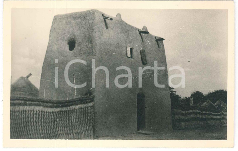 1930 ca C. ZAGOURSKI «L'Afrique qui disparaît» - Maison arabe *Postcard n.149  Fotocartolina postale d'epoca, appartenente alla serie &laquo;L'Afrique qui dispara&icirc;t&raquo; del fotografo Casimir Zagourski (L&eacute;opoldville).N&deg; 149, non viaggiata.Al verso timbro: "Henri Nicaise Photographe - Namur".CONDIZIONI: G FORMATO: 14x9 cm     originale e autentica 1