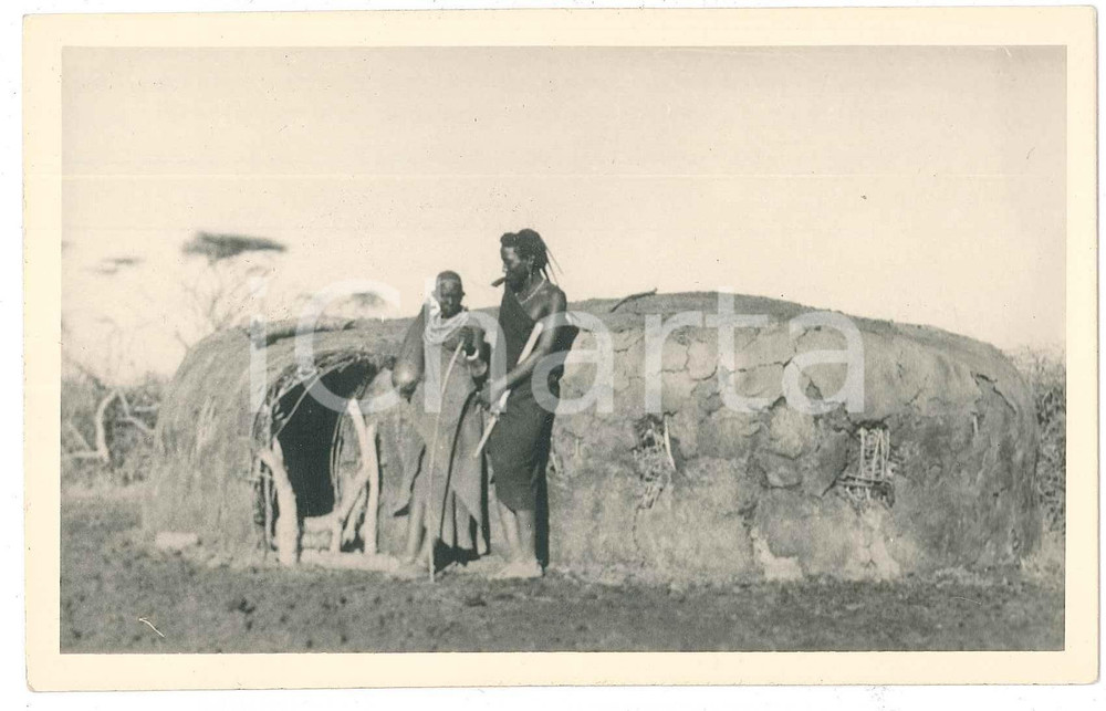 1930 ca Casimir ZAGOURSKI - CONGO BELGE Cabane africaine - Carte postale  Fotocartolina postale d'epoca del fotografo Casimir Zagourski (L&eacute;opoldville).Non viaggiata.Al verso timbro: "Henri Nicaise Photographe - Namur"CONDIZIONI: GFORMATO: 9x14 cm    originale e autentica 1