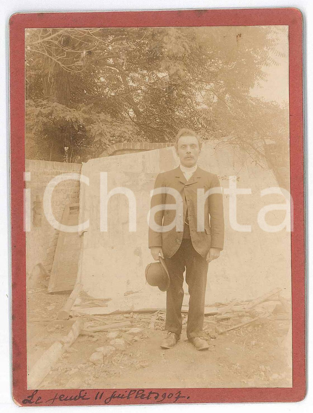 Juillet 1907 FRANCE Portrait d'homme à la campagne - Photo VINTAGE 9x12 cm  Fotografia d'epoca, su cartoncino rigido. GOOD/buono  Formato: 9x12 cm originale e autentica 1