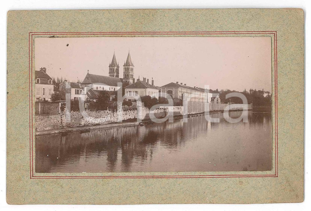 1897 MELUN (FRANCE) Eglise Notre-Dame et Prison Centrale - Photo VINTAGE 13x9  Fotografia d'epoca, su cartoncino rigido, con didascalia al verso. GOOD/buono  Formato: 13x9 cm originale e autentica 1