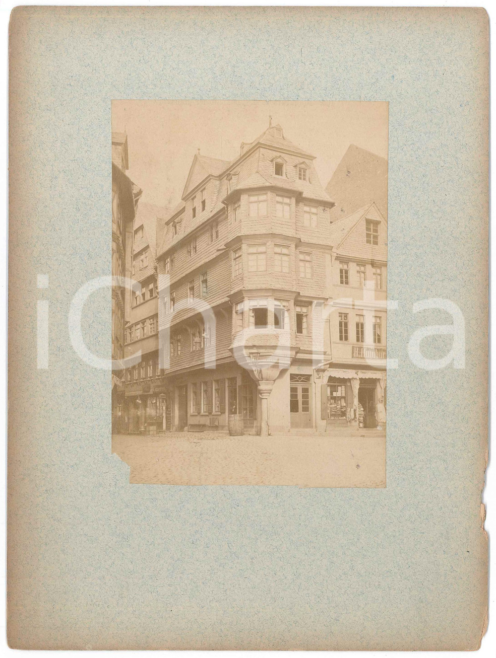 1890 ca GERMANY Building in the old town - Cigar shop - VINTAGE Photo 18x24  Fotografia d'epoca, montata su cartoncino rigido. FAIR/discreto mancanza angolare alla fotografia; mancanze laterali al cartoncino Formato: 18x24 cm originale e autentica 1