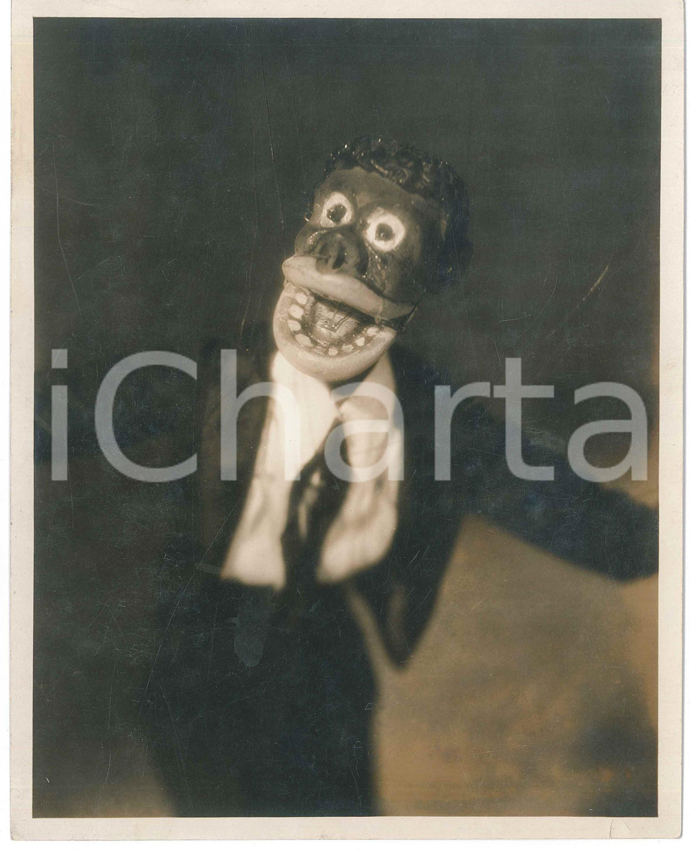 1927 USA - Al JOLSON - Jazz singer  (1) Photo 20x25 cm Fotografia originale d'epoca, con didascalia al verso. GOOD/buono minimo strappo al lato inferiore Formato: 20x25 cm originale e autentica 1