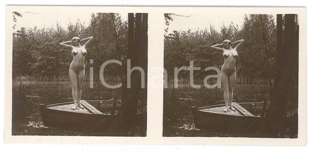1920 ca VINTAGE EROTIC Le nu stéréo en plein air - Woman on a boat (2) Photo Fotografia stereoscopica d'epoca, appartenente alla collana "Le nu st&eacute;r&eacute;o en plein air".EDITORE: Editions St&eacute;reo Novelti Accademia - Paris  GOOD/buono  Formato: 13x6 cm originale e autentica 1