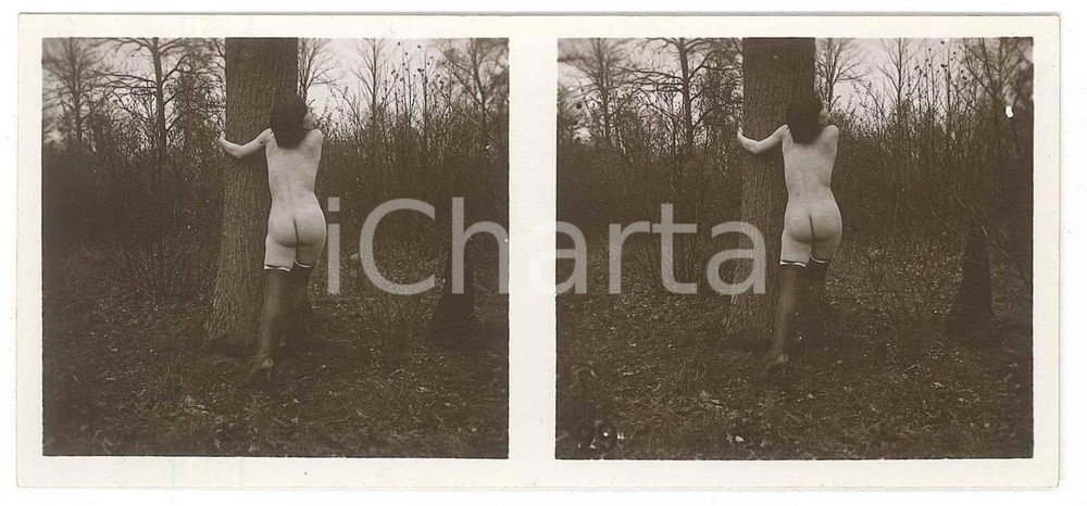 1920 ca VINTAGE EROTIC Le nu stéréo en plein air - Woman in stockings *PHOTO Fotografia stereoscopica d'epoca, appartenente alla collana "Le nu st&eacute;r&eacute;o en plein air".EDITORE: Editions St&eacute;reo Novelti Accademia - Paris  GOOD/buono  Formato: 13x6 cm originale e autentica 1