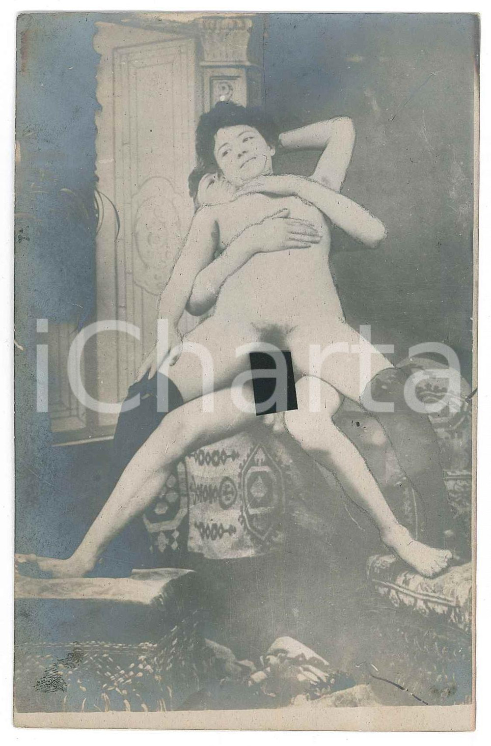 1910 ca VINTAGE EROTIC Sex in the boudoir - Couple - RARE PORN Photo RPPC (2) Fotografia originale d'epoca, in formato cartolina postale. GOOD/buono ma difetti di stampa e residui cartacei al verso Formato: 9x14 cm originale e autentica 1
