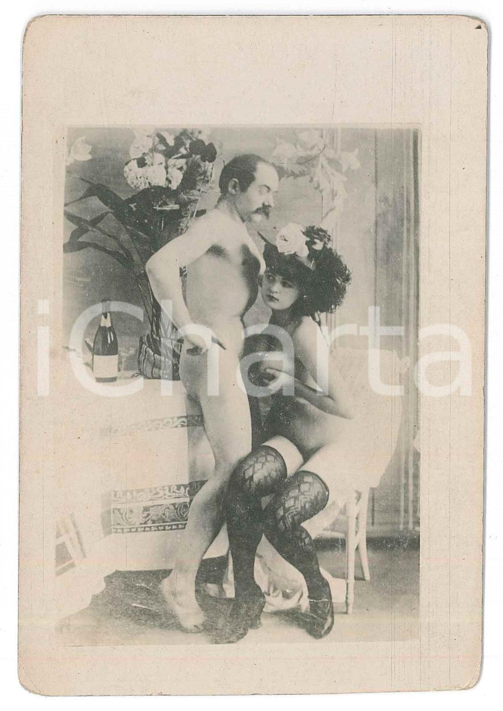 1920 ca VINTAGE EROTIC Sex in a boudoir - Woman in stockings *PORN Photo RPPC Fotografia originale d'epoca, in formato cartolina postale. GOOD/buono  Formato: 8x13 cm originale e autentica 1