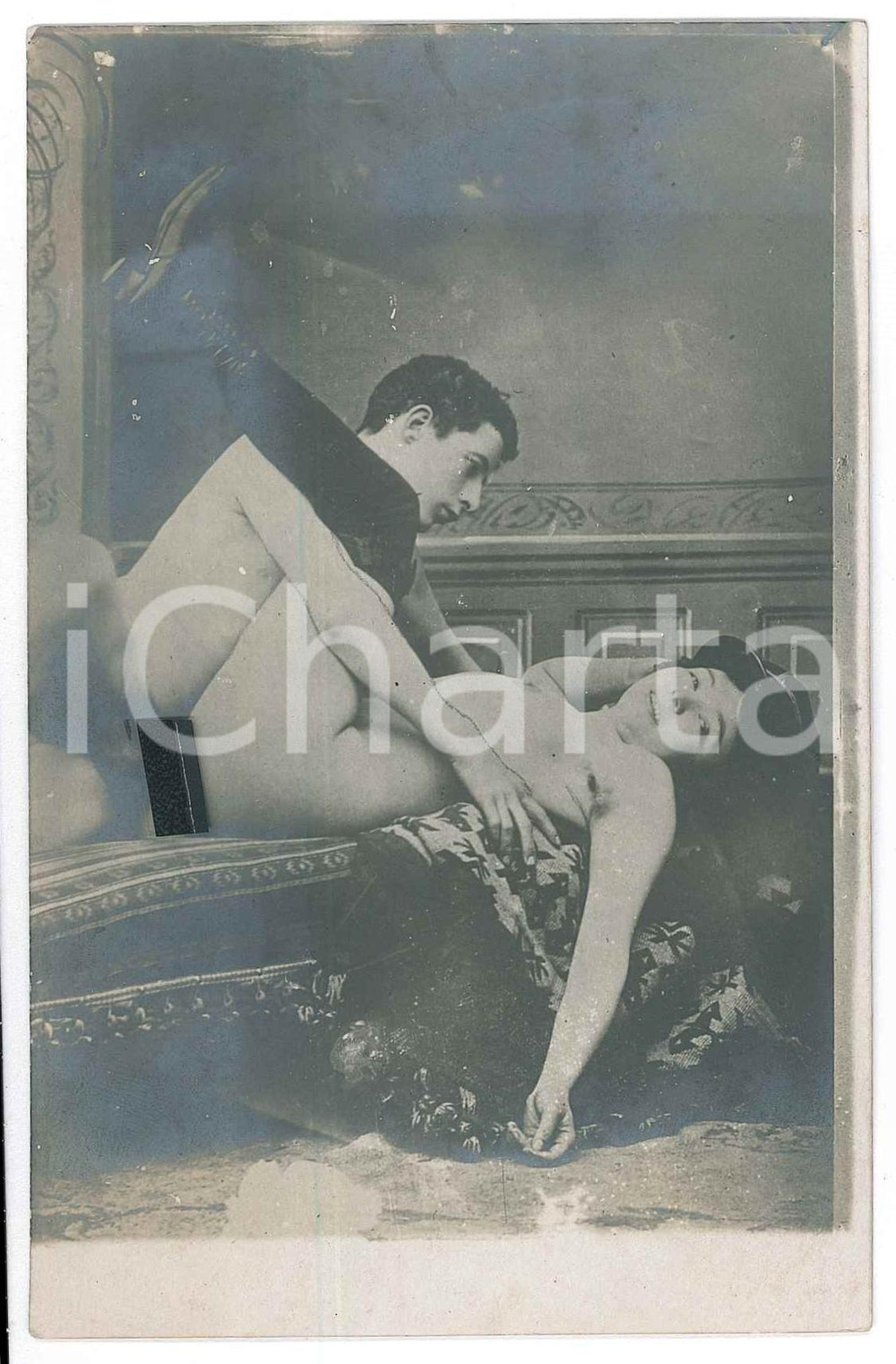 1910 ca VINTAGE EROTIC Sex on a bed - Couple - RARE PORN Photo RPPC Fotografia originale d'epoca, in formato cartolina postale. GOOD/buono ma difetti di stampa e residui cartacei al verso Formato: 9x14 cm originale e autentica 1