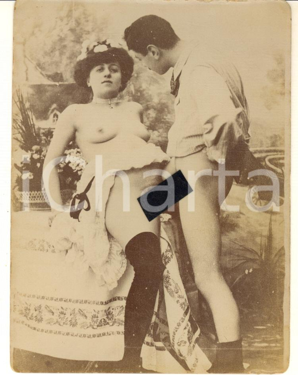 1900 ca VINTAGE EROTIC Couple having sex on a table - RARE PORN Photo 9x12 (3) Fotografia originale d'epoca. GOOD/buono lievi difetti di stampa Formato: 9x12 cm originale e autentica 1