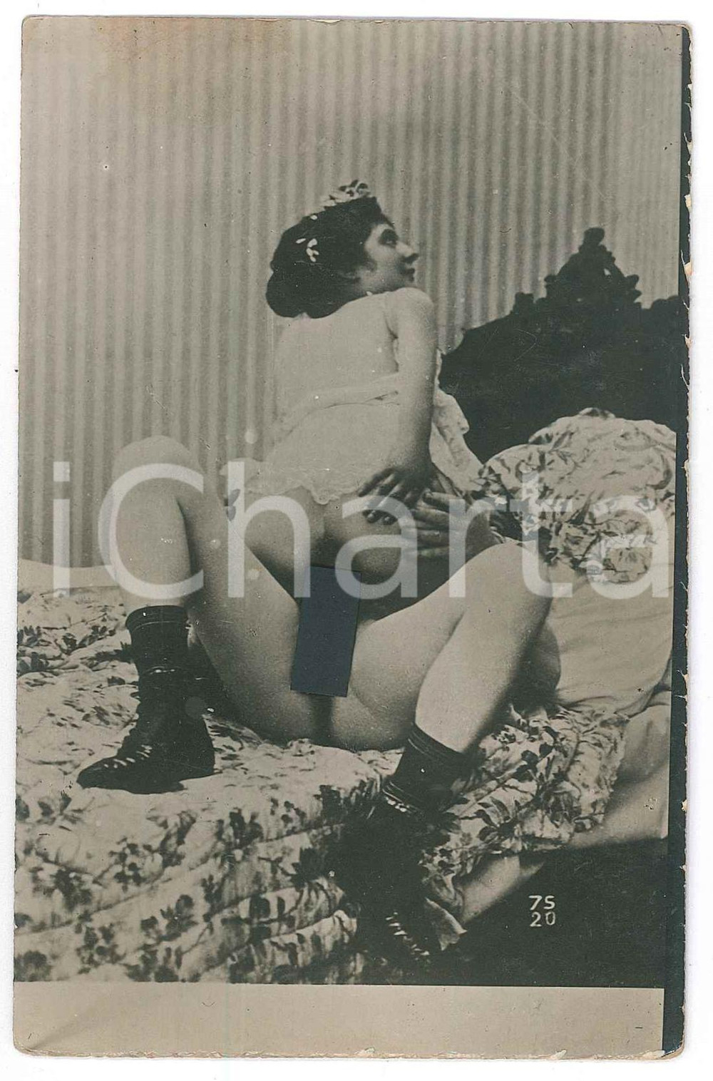 1910 ca VINTAGE EROTIC Nude couple having sex in a bed *RARE PORN Photo RPPC (2) Fotografia originale d'epoca, in formato cartolina postale. FAIR/discreto piccole rosure marginali Formato: 9x14 cm originale e autentica 1