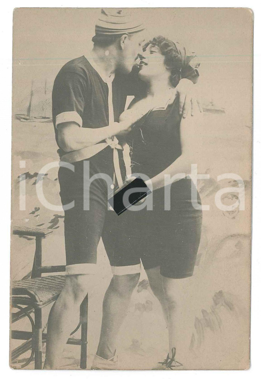 1920 ca VINTAGE EROTIC Couple - Sex on the beach - PORN Photo RPPC Fotografia originale d'epoca, in formato cartolina postale. POOR/danneggiato piccolo strappo al lato sinistro Formato: 9x14 cm originale e autentica 1