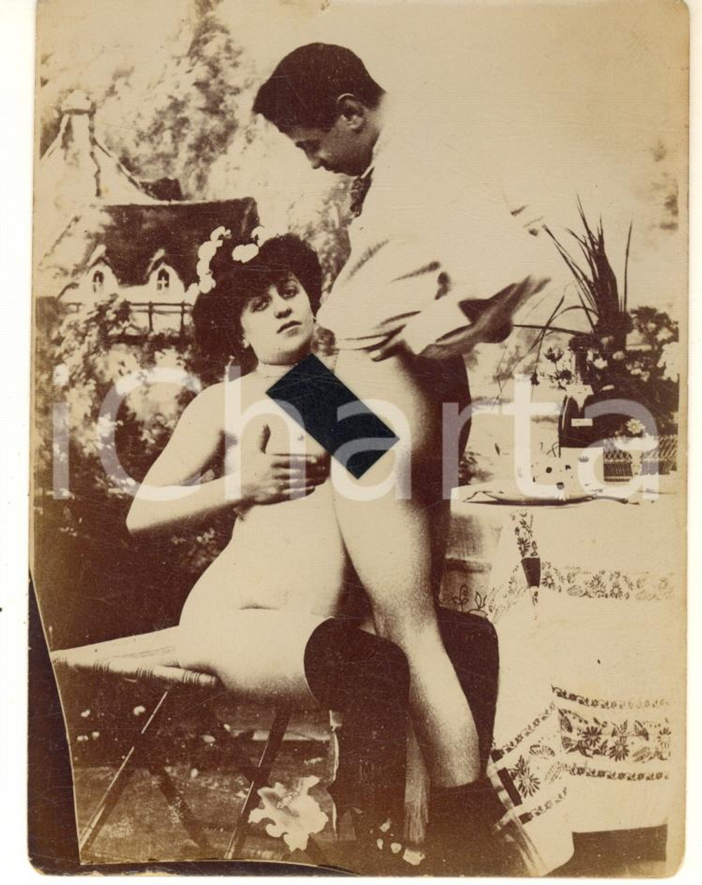 1900 ca VINTAGE EROTIC Oral sex near a table - RARE PORN Photo 9x12 (1) Fotografia originale d'epoca. GOOD/buono lievi difetti di stampa Formato: 9x12 cm originale e autentica 1