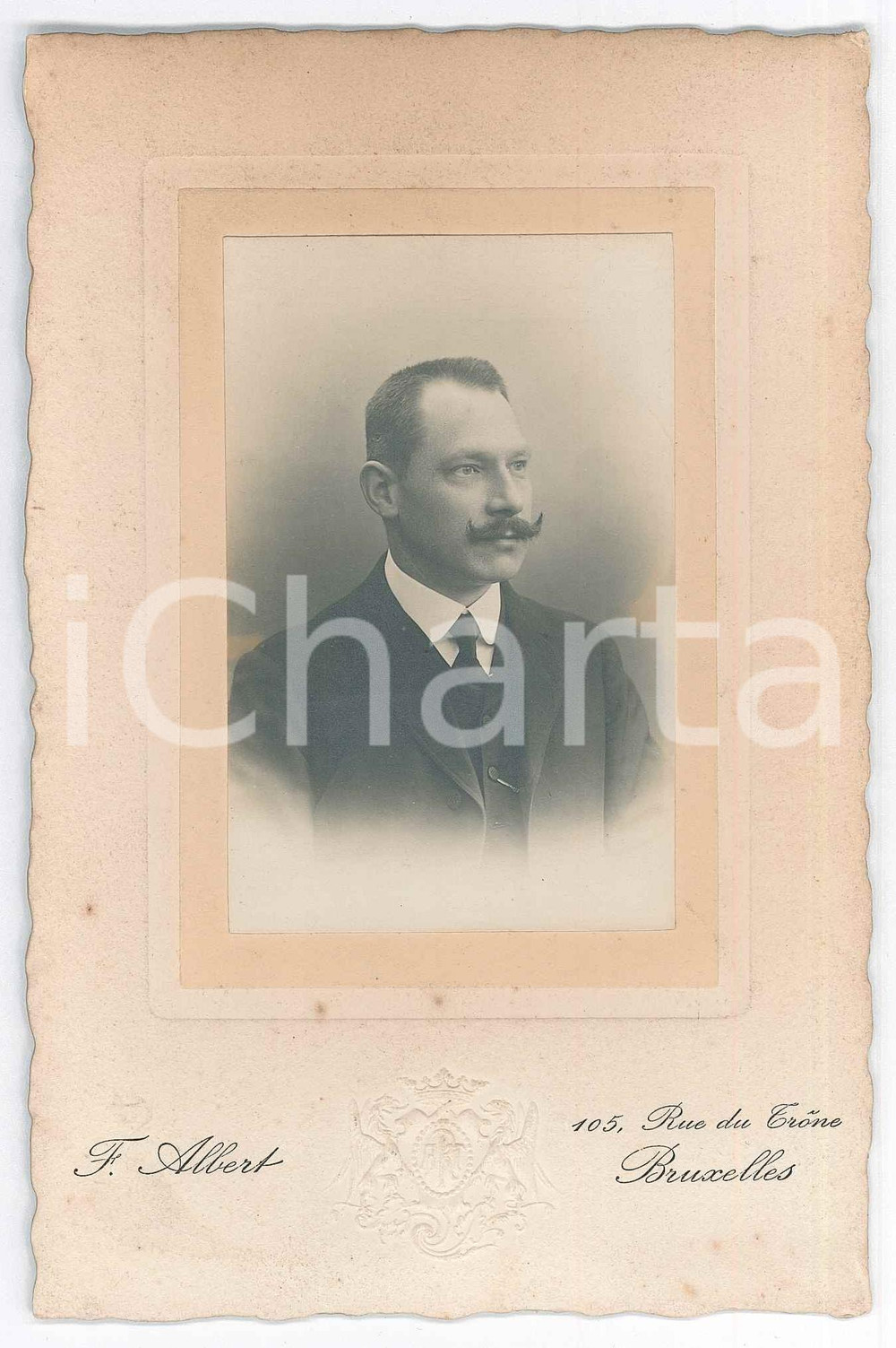 1912 BRUXELLES (BELGIQUE) Michel RAGOEN - Portrait - Photo F. ALBERT (2)  Fotografia originale d'epoca, su cartoncino rigido.Didascalia manoscritta al verso.FOTOGRAFO: F. Albert - 105, Rue du Tr&ocirc;ne, Bruxelles GOOD/buono  Formato: 11x16 cm originale e autentica 1