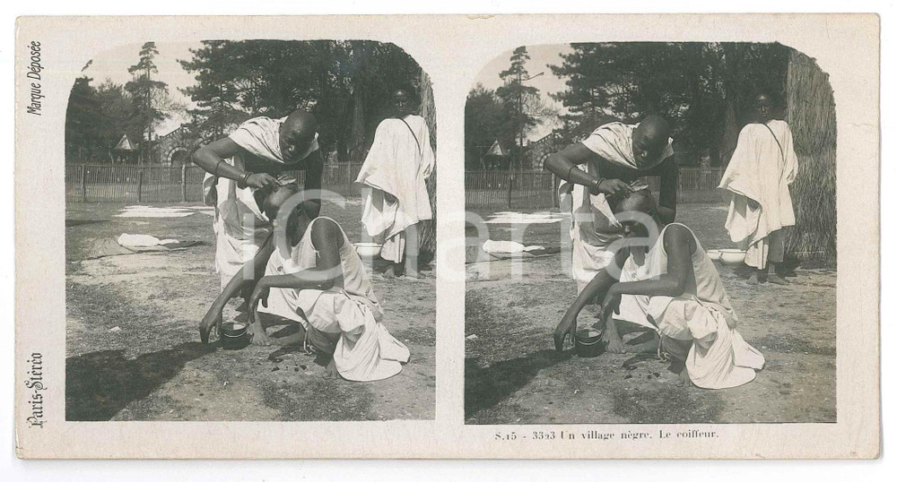 1920 ca PARIS (?) Exposition - Un village nègre. Le coiffeur - Photo stéréo Fotografia stereoscopica d'epoca, su cartoncino. GOOD/buono  Formato: 18x9 cm originale e autentica 1