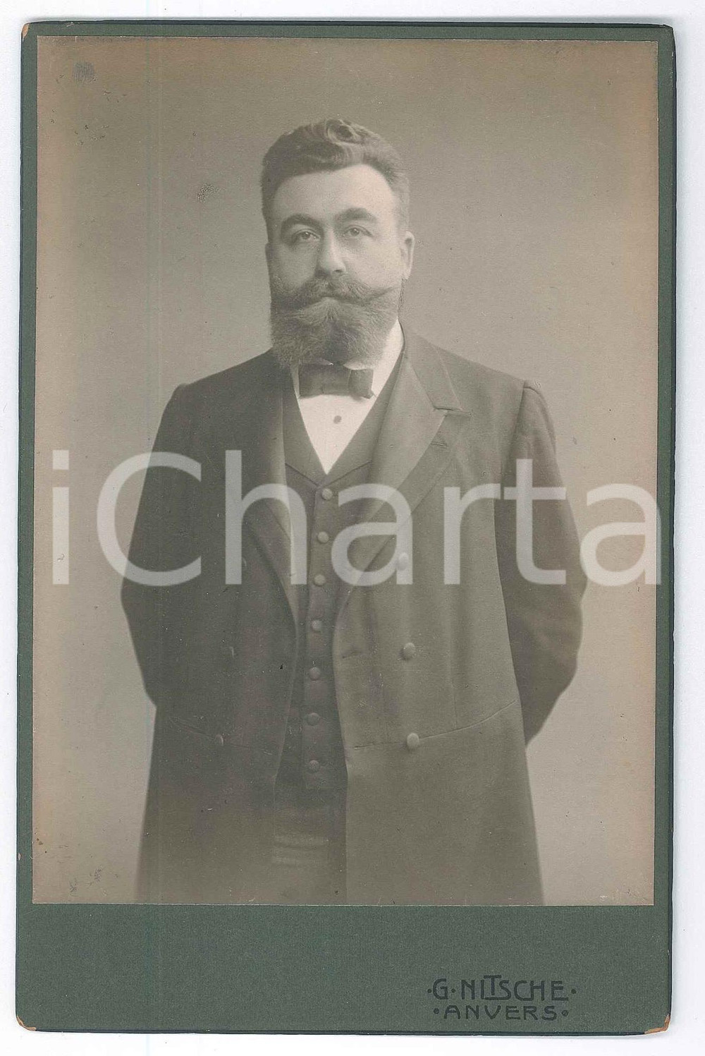 1905 ca ANVERS (BELGIUM) Portrait of a man in overcoat - Photo G. NITSCHE 11x16  Fotografia originale d'epoca, su cartoncino rigido.FOTOGRAFO: G. Nitsche - rue d'Arbal&eacute;triers, Anvers GOOD/buono  Formato: 11x16 cm originale e autentica 1