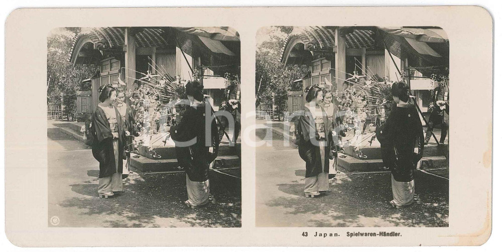 1910 ca JAPAN - Geishas - Spielwaren-Händler - ETHNIC Stereoview n° 43  Fotografia stereoscopica d'epoca.EDITORE: NPG  GOOD/buono  Formato: 18x9 cm originale e autentica 1
