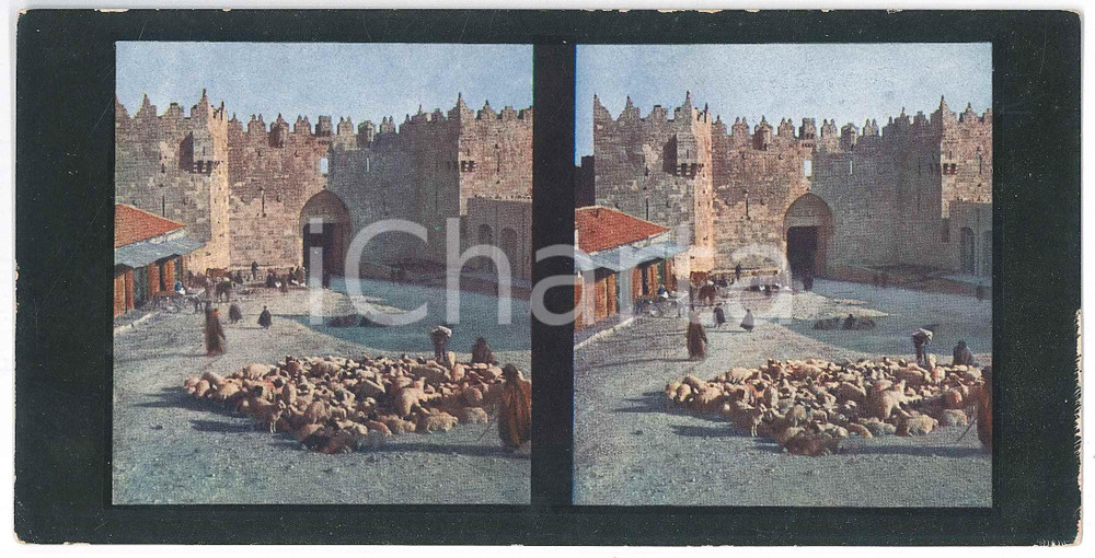 1910 ca JERUSALEM The gate of Damascus - Stereoview Chromoplast-Bild 160 Fotografia stereoscopica d'epoca, su cartoncino morbido.  FAIR/discreto lievi abrasioni marginali Formato: 18x9 cm originale e autentica 1