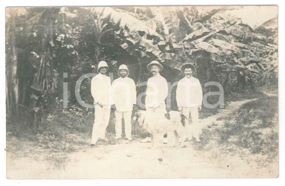 1940 ca CONGO BELGE Groupe de colons avec leurs chiens - Photo 14x9 cm  Fotografia d'epoca. FAIR/discreto difetti di stampa Formato: 14x9 cm originale e autentica 1