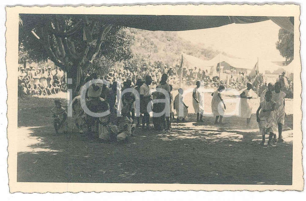 1936 CONGO BELGE Cérémonie - Danse indigène - Photo 14x9 cm  Fotografia d'epoca, in formato cartolina postale, con didascalia manoscritta al verso. GOOD/buono  Formato: 14x9 cm originale e autentica 1