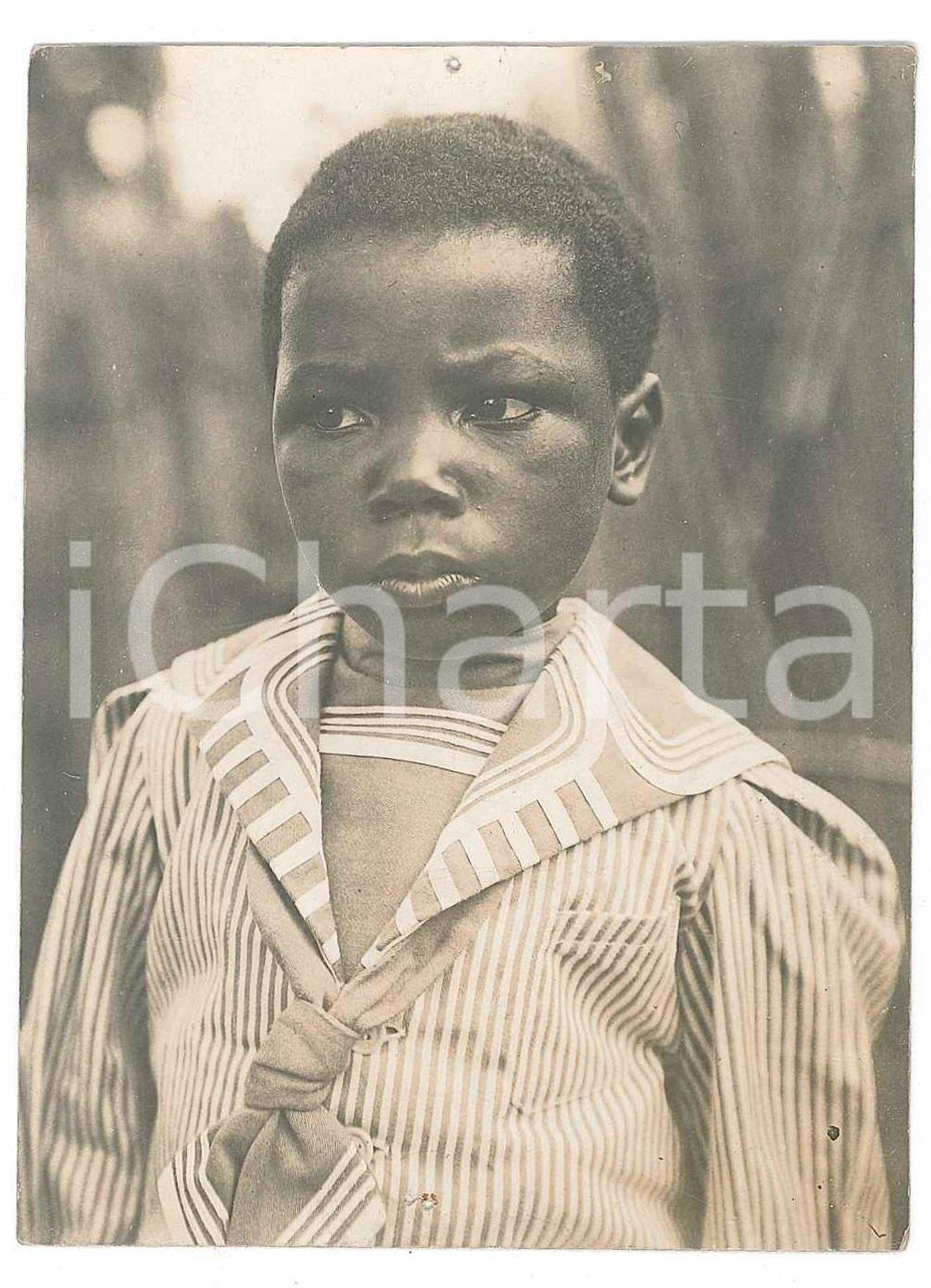 1920 ca CONGO BELGA Bambino indigeno vestito alla marinara - Foto 8x11 cm  Fotografia originale d'epoca. GOOD/buono  Formato: 8x11 cm originale e autentica 1
