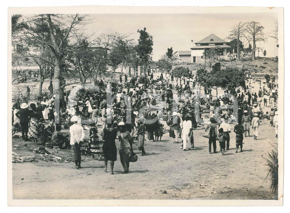 1935 ca CONGO BELGE Marché indigène - Foule - Photo 18x13 cm Fotografia originale d'epoca. GOOD/buono  Formato: 18x13 cm originale e autentica 1